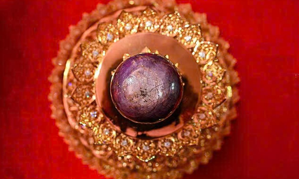 Phát hiện viên sapphire nặng 3.563 carat trị giá tới 10.507 tỷ đồng gây chấn động thế giới