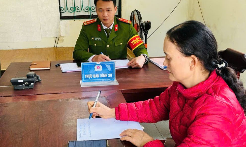 Người phụ nữ SN 1970 bị người lạ liên tục thúc ép trả tiền sau khi tài khoản VietinBank bất ngờ nhận 107 triệu đồng: Công an lập tức truy vết