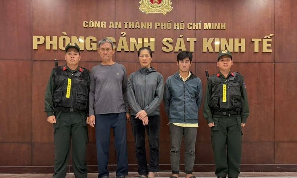 Cặp vợ chồng “biến” hơn 13.000 sản phẩm thuốc đông y giả thành hàng nhập khẩu từ Singapore, Hồng Kông