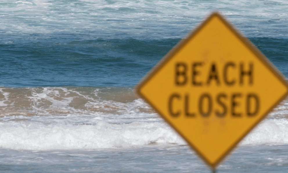 Kỳ tích: Cậu bé 13 tuổi bơi suốt 4 giờ giữa biển động để cứu gia đình bị cuốn ra xa bờ