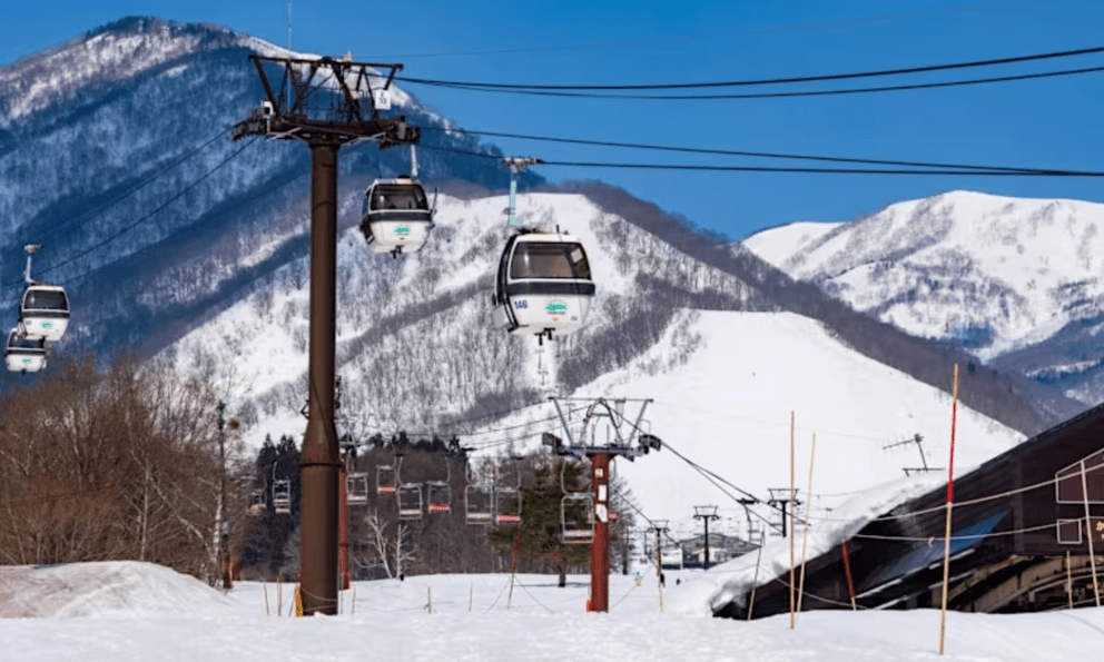 Tai nạn hy hữu đến đau lòng: Du khách 22 tuổi tử vong sau khi mắc kẹt trên cáp treo ở Nhật Bản, bị kéo lơ lửng giữa không trung