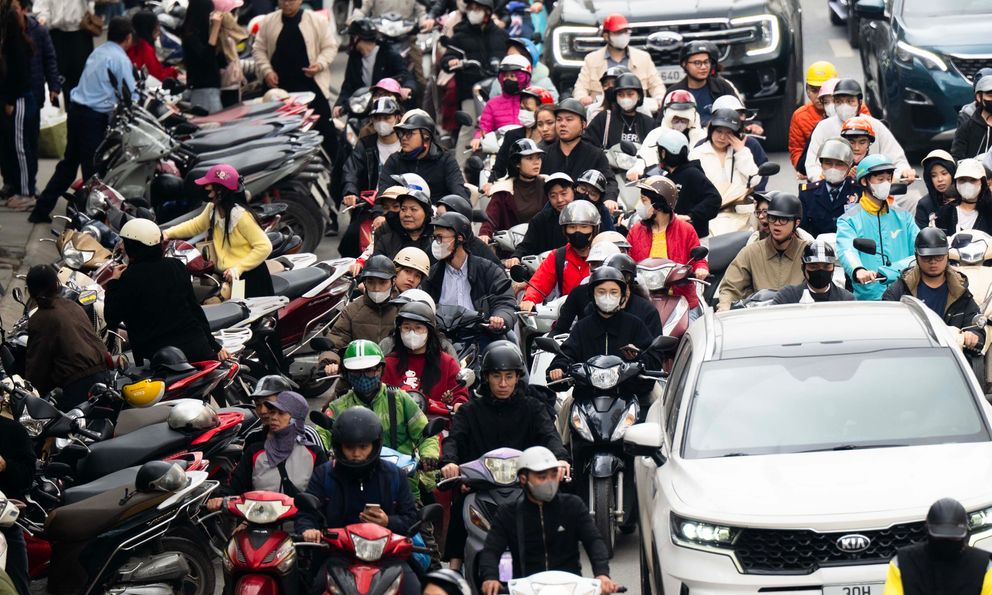 Biển người “chôn chân” trên phố thời trang Phạm Ngọc Thạch ngày làm việc cuối cùng trước Tết