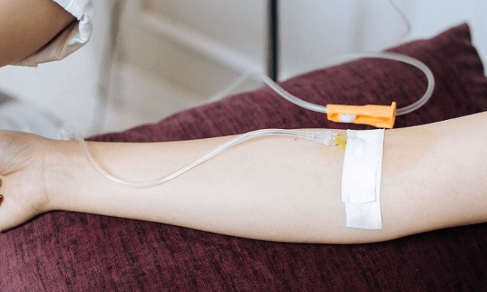 TP.HCM: Truyền trắng da tại căn hộ chung cư, người phụ nữ 34 tuổi tử vong trước khi nhập viện lúc nửa đêm