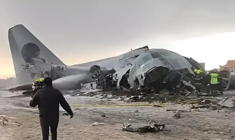 Rơi máy bay chở tiền khiến ít nhất 35 người thương vong