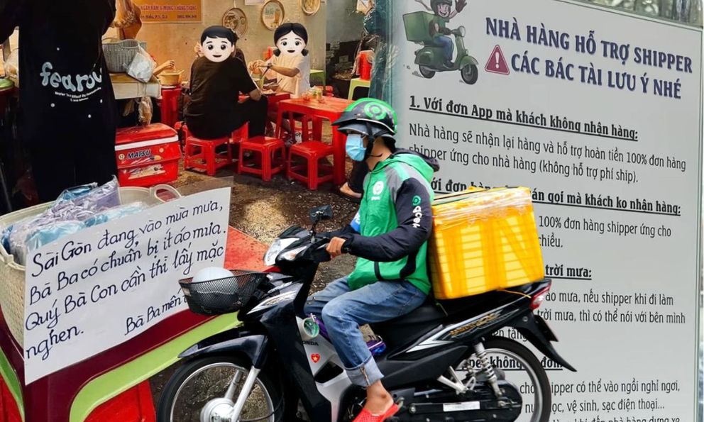 Từ nay, nhiều quán ăn ra luật đền tiền 100% khiến shipper vui mừng khôn xiết