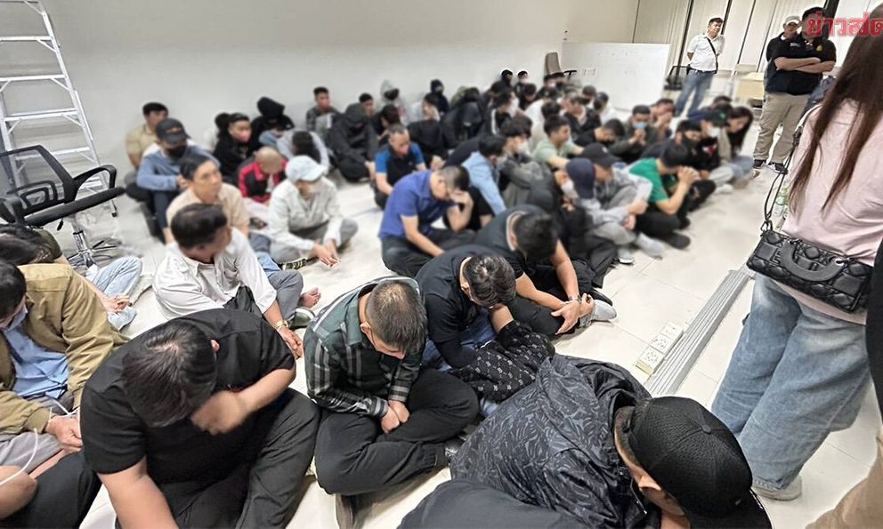 Cảnh sát Thái Lan bắt giữ 94 người Việt tại tụ điểm cờ bạc trực tuyến, thu giữ hơn 500 điện thoại