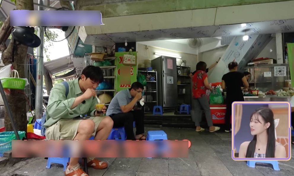 Món ăn 25.000 đồng của Việt Nam lên đài Hàn Quốc, sao nam ngồi ghế nhựa say mê ăn giữa phố 