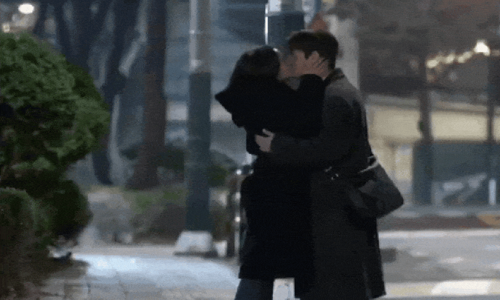 Cả đời chưa thấy phim Hàn nào có cảnh hôn bạo cỡ này: Nữ chính đẹp ngất ngây, xem cả chục lần không chán