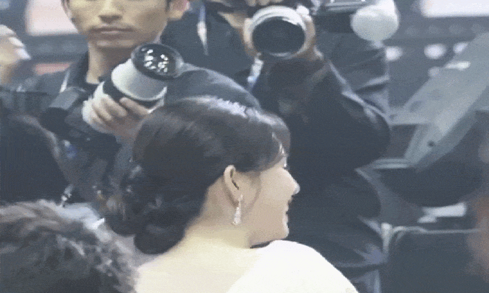 Visual này chấm điểm 9 chẳng ai dám nhận điểm 10, một cái nhíu mày cũng đủ làm lòng người bấn loạn