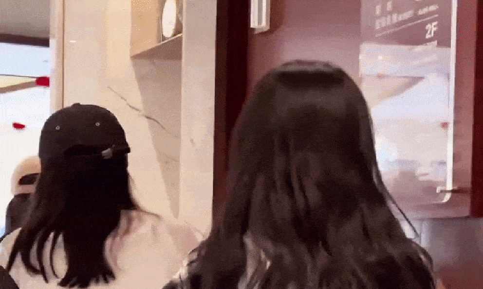 Mỹ nhân đẹp chấn động thế gian đọc kịch bản thôi sao hot quá vậy: Mặt mộc hoàn mỹ đến từng lỗ chân lông