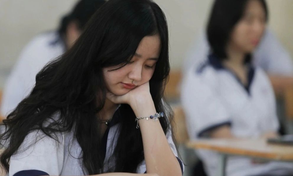 Sĩ tử 2k11 ở Hà Nội lo lắng vì điểm thi thử thấp trước kỳ thi lớp 10 căng thẳng hơn thi đại học: 