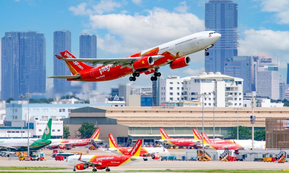 Hành khách bay Vietjet Air cần làm gì khi chuyến bay đồng loạt thay đổi lịch trình?