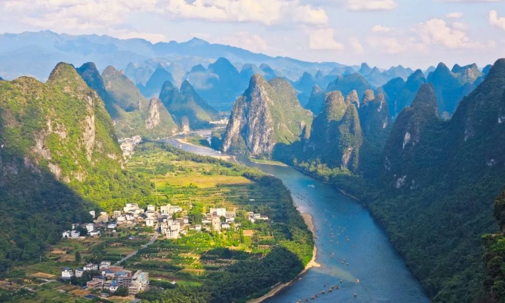 Khách Việt săn vé đi thiên đường của Trung Quốc dịp lễ nhờ mở đường bay thẳng miễn visa