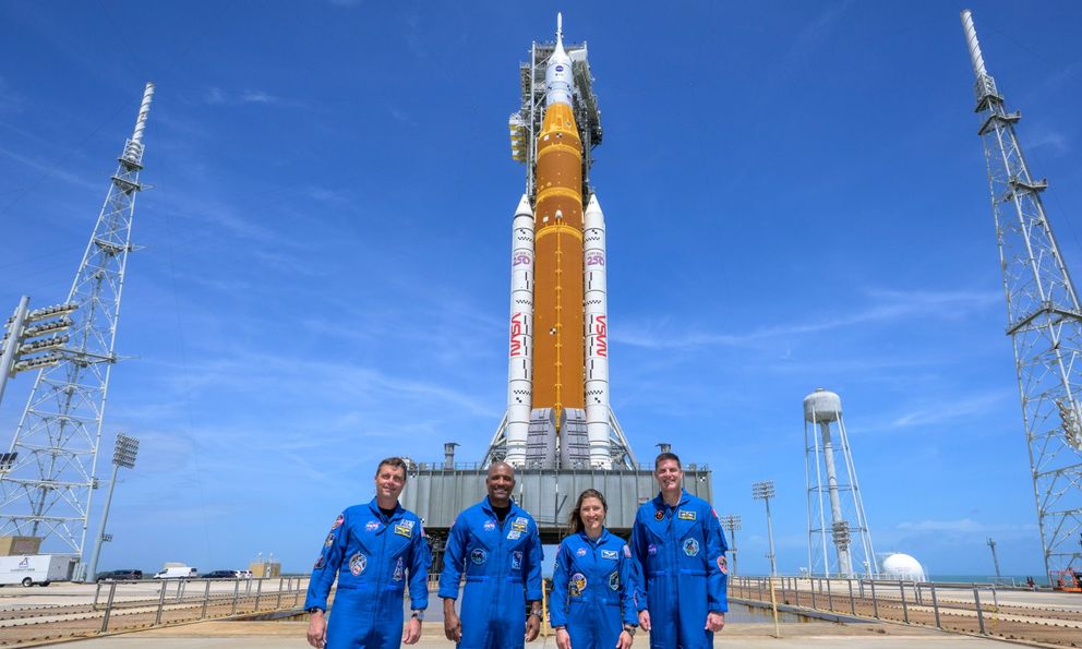 Hôm nay, con người sẽ quay trở lại Mặt trăng lần đầu tiên sau hơn 50 năm