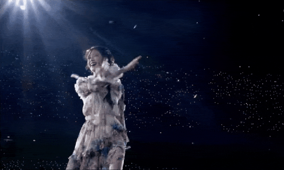 Chả ai 33 tuổi vẫn như mới học cấp 2 thế này đâu: Ăn gì trẻ hoài vậy trời, thời gian cũng phải chịu thua