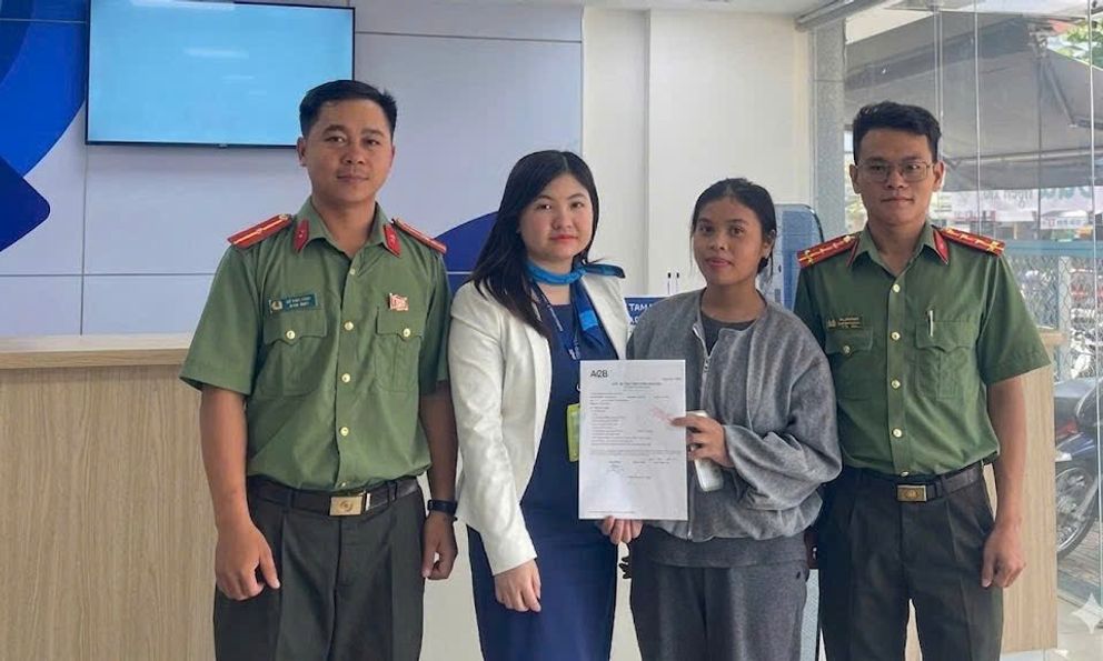 Người phụ nữ ở Hưng Yên chuyển nhầm gần 500 triệu, liên hệ lấy lại không được: Công an vào cuộc, “lộ” rõ chân tướng