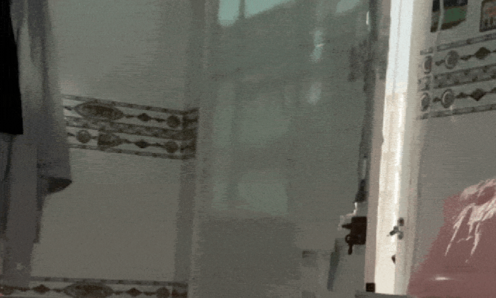 Shipper tự mở cửa phòng trọ của cô gái, ném 1 thứ vào trong: Sự thật mối quan hệ của cả 2