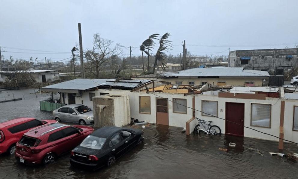 Siêu bão mạnh nhất hành tinh Sinlaku gây thiệt hại diện rộng: Lật úp ô tô, bật gốc cây cối và thổi bay nhiều mái nhà