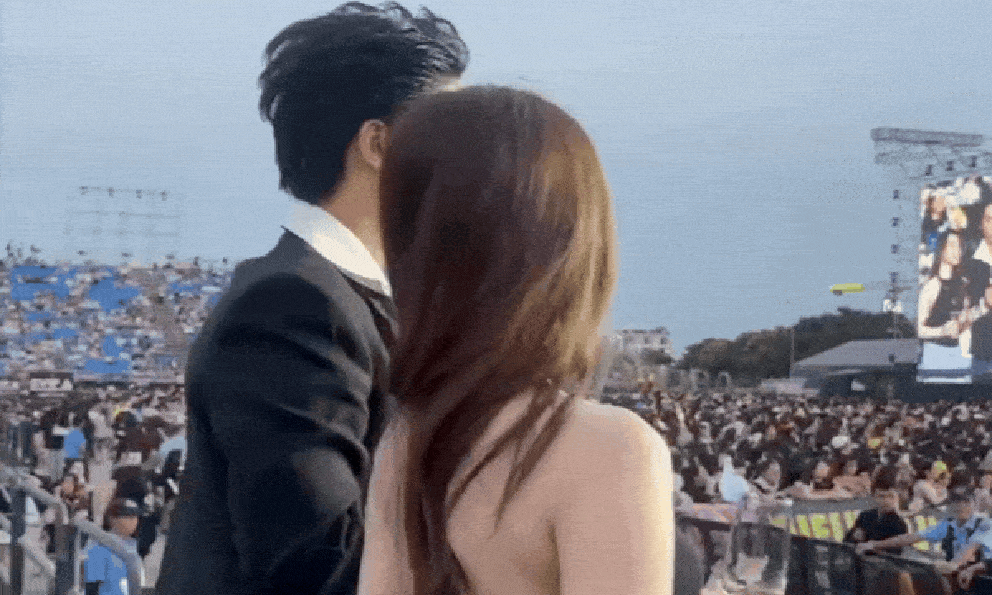 Mẹ phán chia tay nhưng tổng tài vẫn dắt tiểu kiều thê đi đu concert: Cả Việt Nam đẹp nhất chính là đôi này