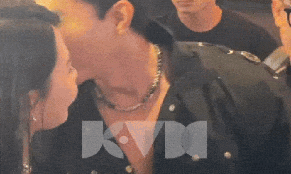 Phát hiện cặp sao Việt còn nợ cả nước một đám cưới ôm nhau cứng ngắc ở sự kiện: Đẹp đôi quá trời quá đất