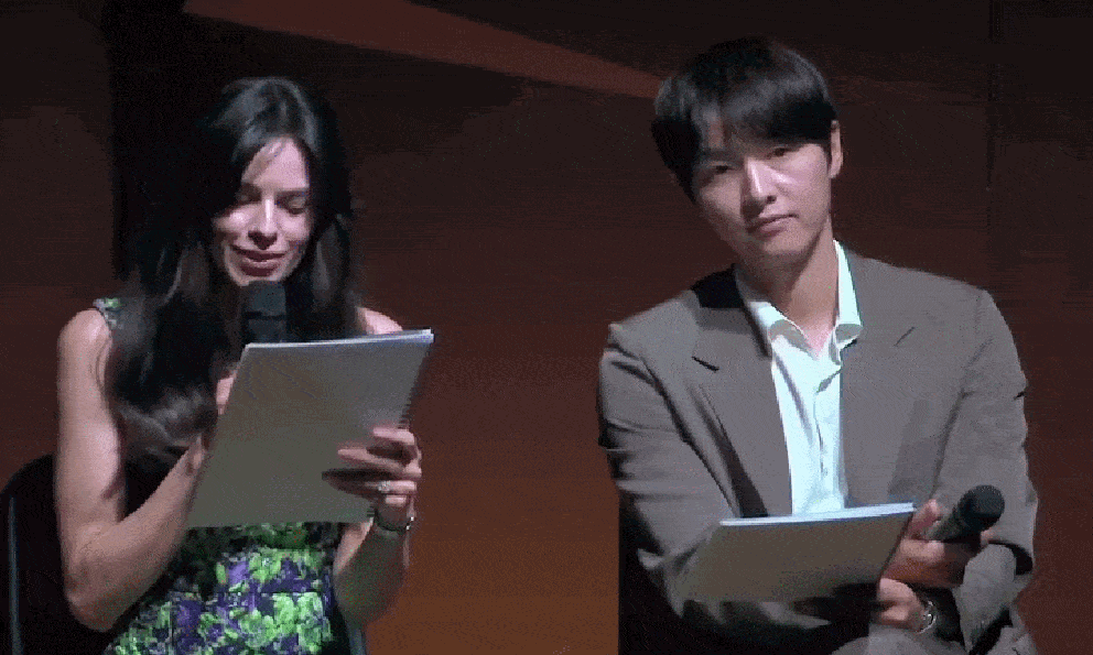 Vợ chồng Song Joong Ki hiếm hoi sánh đôi dự sự kiện sau 3 năm vắng bóng