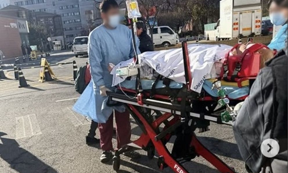 Hiện trường gây sốc vụ nam ca sĩ rơi từ sân thượng tầng 3 xuống đất 