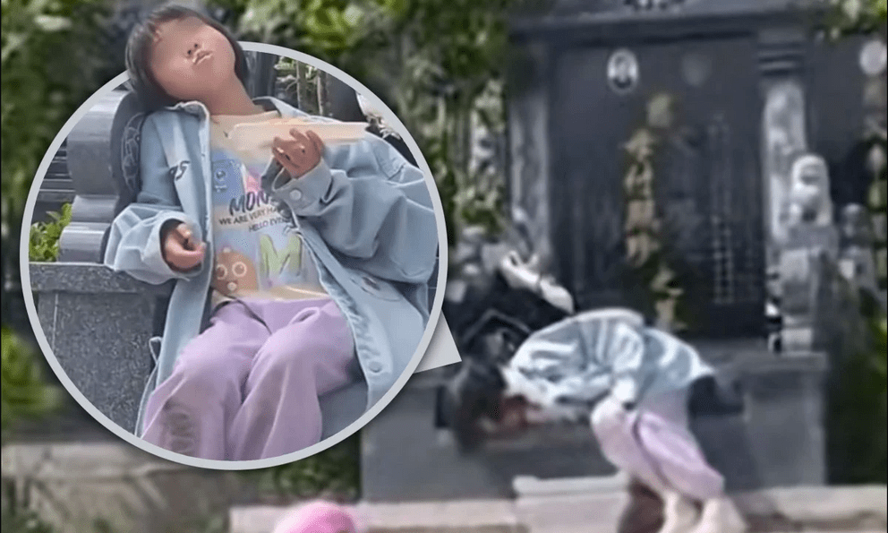 Cả ông lẫn bà qua đời trong vòng 6 tháng, bé gái nhất quyết không rời mộ, muốn ngủ lại bên cạnh