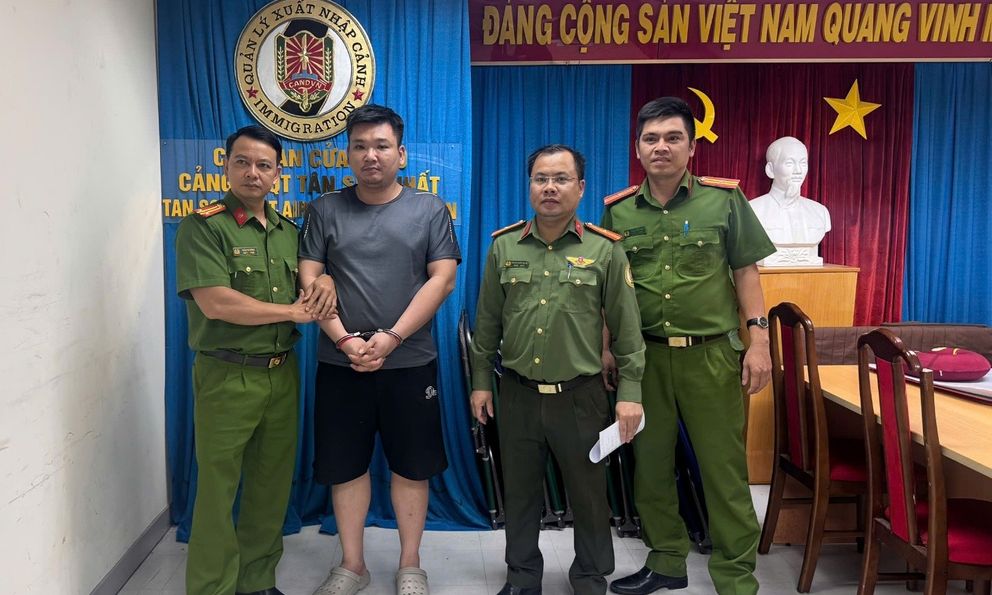 Bắt trợ lý cửa hàng Huỳnh Thanh Phú SN 1995