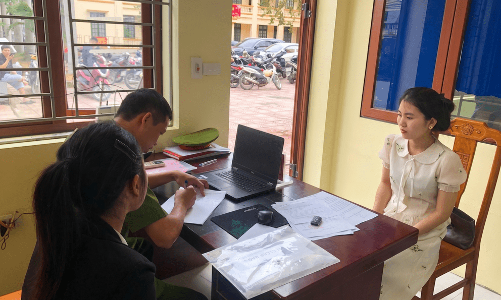 Người phụ nữ SN 1995 nhận 4 lần chuyển khoản gần 50 triệu đồng trong 8 tháng: Công an yêu cầu nữ kế toán SN 1991 lên làm việc