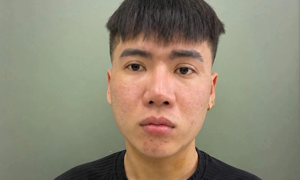 Bắt giữ Châu Minh Khang SN 2002