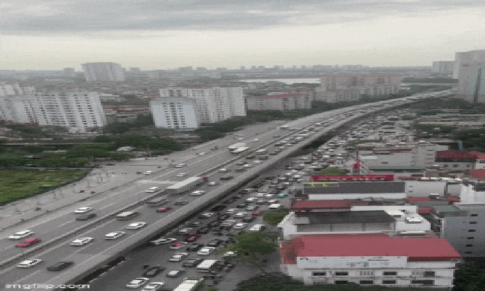 Cảnh tượng trên các tuyến cao tốc sáng 30/4