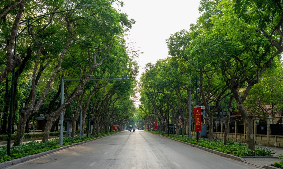 Cảnh hiếm gặp ở Hà Nội: Đường rộng thênh thang trong giờ cao điểm 1/5 