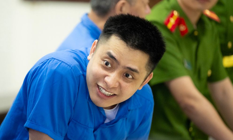 Phẫn nộ với nụ cười máu lạnh của trùm ma túy Bùi Đình Khánh trong phiên tòa ở Quảng Ninh