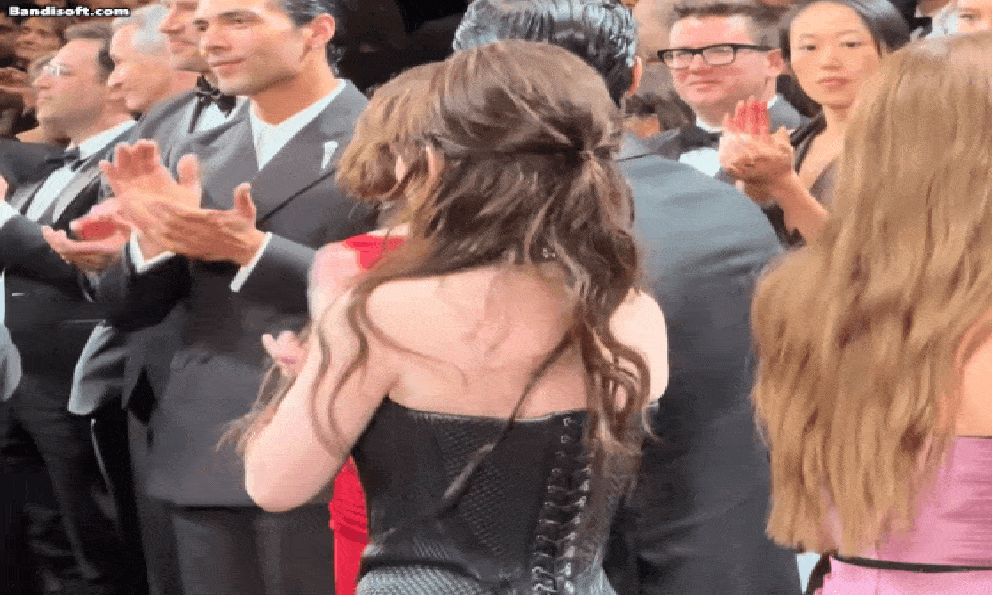 Nhìn mỹ nhân này ở thảm đỏ Cannes mới hiểu sexy tột độ là gì: Mặt đẹp dáng bốc, ngắm không thể dời mắt