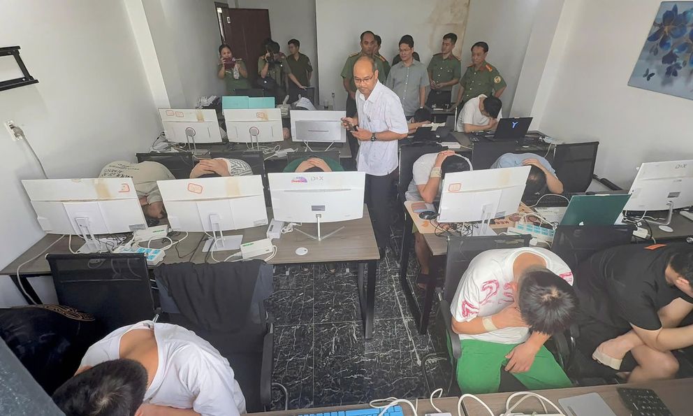 Bên trong “đại bản doanh” lừa đảo của 85 người nước ngoài tại TP.HCM: Thuê trọn khách sạn 315 triệu/tháng, lắp 400 máy tính