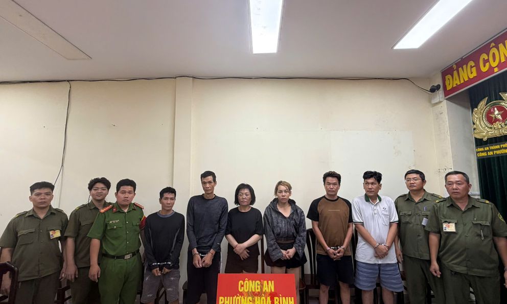 TP.HCM: Bắt nhóm người sử dụng ma tuý trên xe taxi