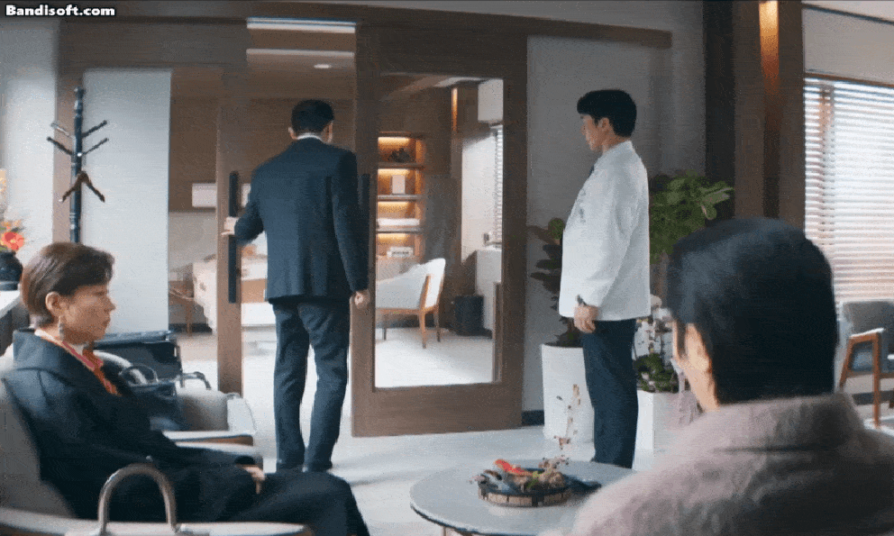 Bộ óc thần thánh nào làm ra phim Hàn siêu dị này: Hoán đổi linh hồn mà lạ lắm, nam chính xem là khen mãi thôi