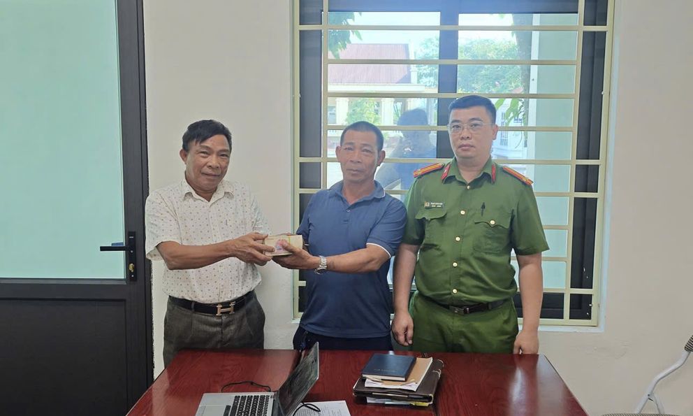Tài khoản phát sinh giao dịch 208,9 triệu đồng, người đàn ông SN 1966 lập tức trình báo công an