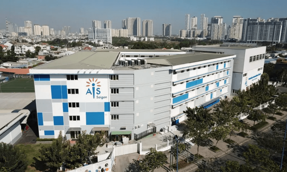  TP.HCM có 1 ngôi trường sở hữu 3 cơ sở hiện đại, sân bóng chuẩn FIFA và khu nội trú cao cấp, thu học phí gần 1 tỷ đồng/năm