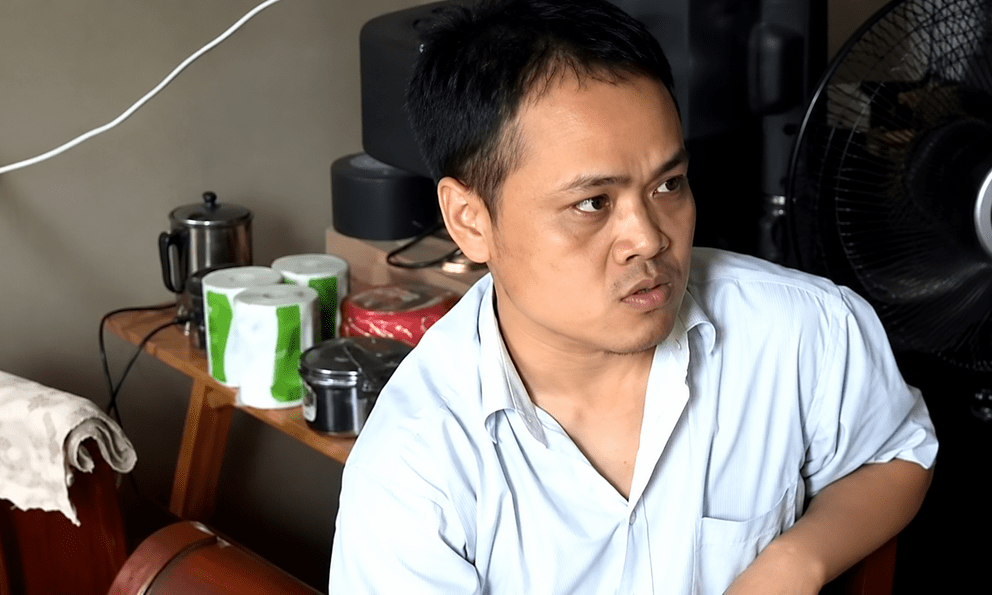 Nam sinh thi ĐH điểm cao nhất tỉnh nhưng ra trường ở nhà ăn bám suốt 9 năm, 4 lần bị cha mẹ đưa vào bệnh viện tâm thần