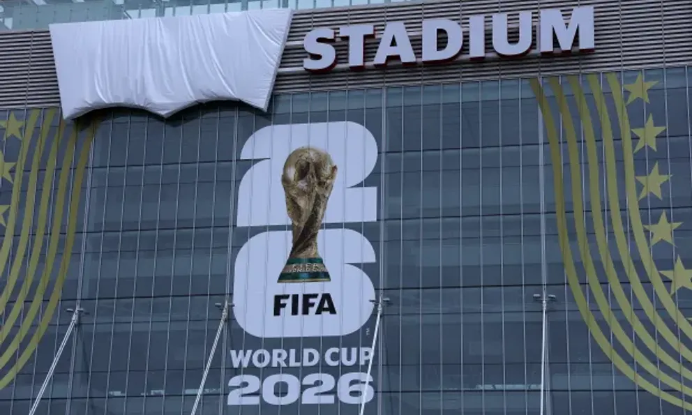 Levi’s bỗng dưng thành “nhân vật chính” trên mạng vì bị FIFA che sạch tên trong World Cup
