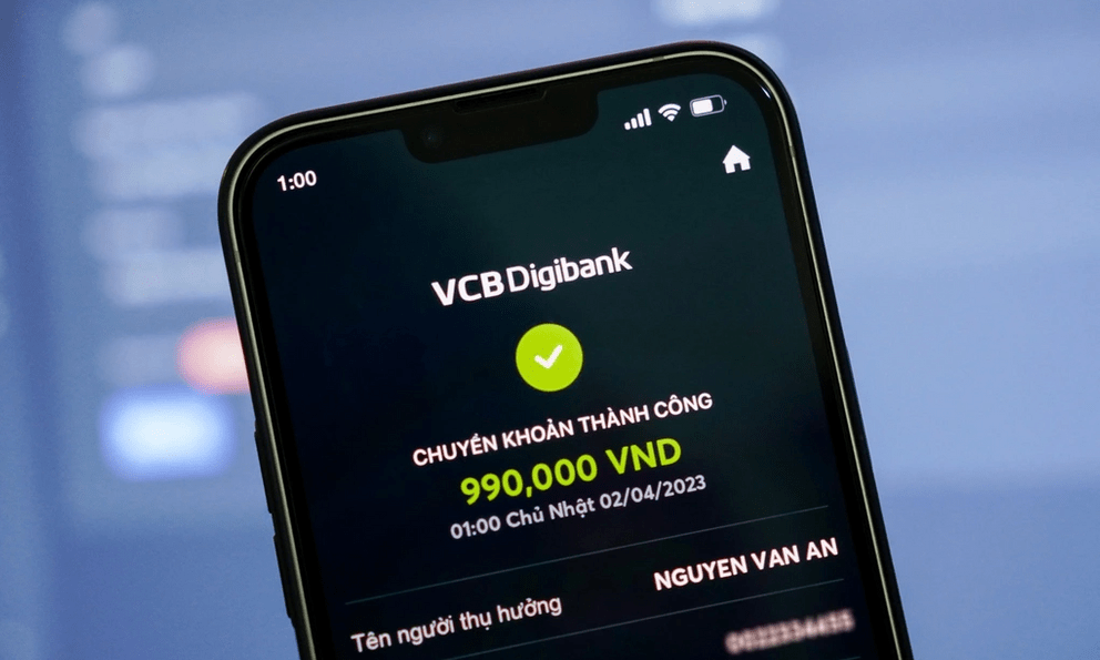 Nhận đơn hàng vận chuyển tiền công 5 triệu đồng, người đàn ông chuẩn bị chuyển 136,8 triệu đồng thì 