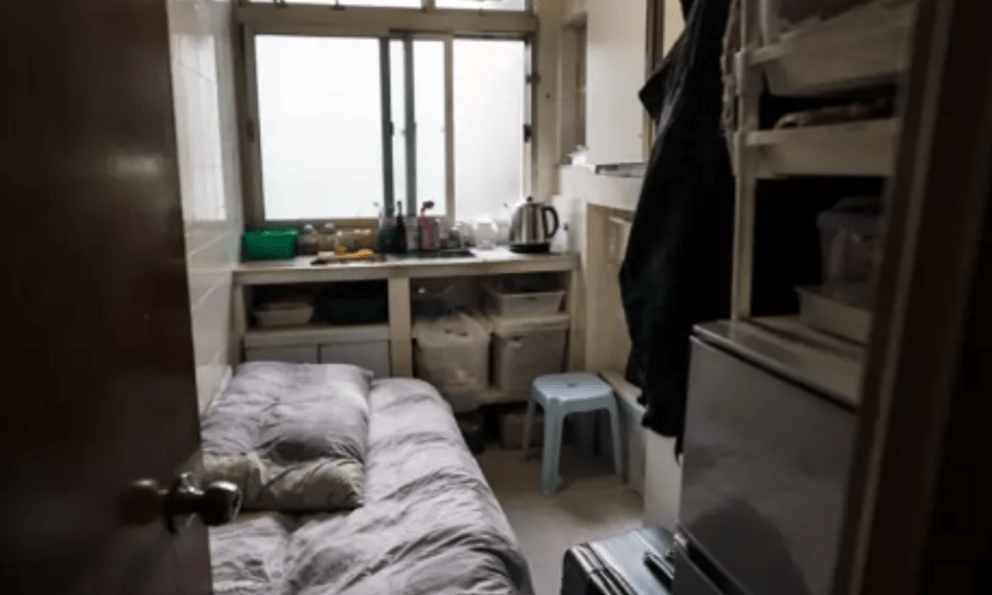 Một người đàn ông tử vong sau 2 năm sống trong phòng trọ vốn là căn bếp được cải tạo lại: Lý do không ngờ  