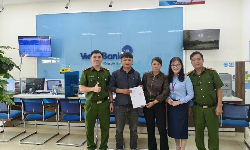Chuyển khoản hơn 104,530 triệu đồng vào tài khoản VietinBank, một chủ hộ kinh doanh phải trình báo Công an