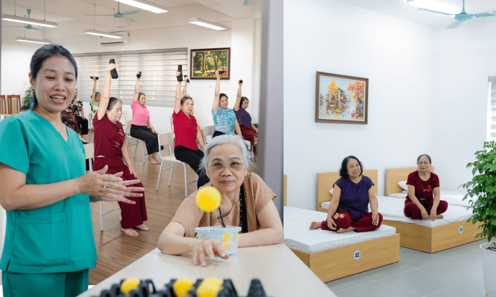 Người cao tuổi sáng được đưa đến, chiều trở về nhà: Bên trong cơ sở dưỡng lão bán trú công lập đầu tiên tại Hà Nội, phí dự kiến từ 5 - 5,5 triệu đồng/tháng