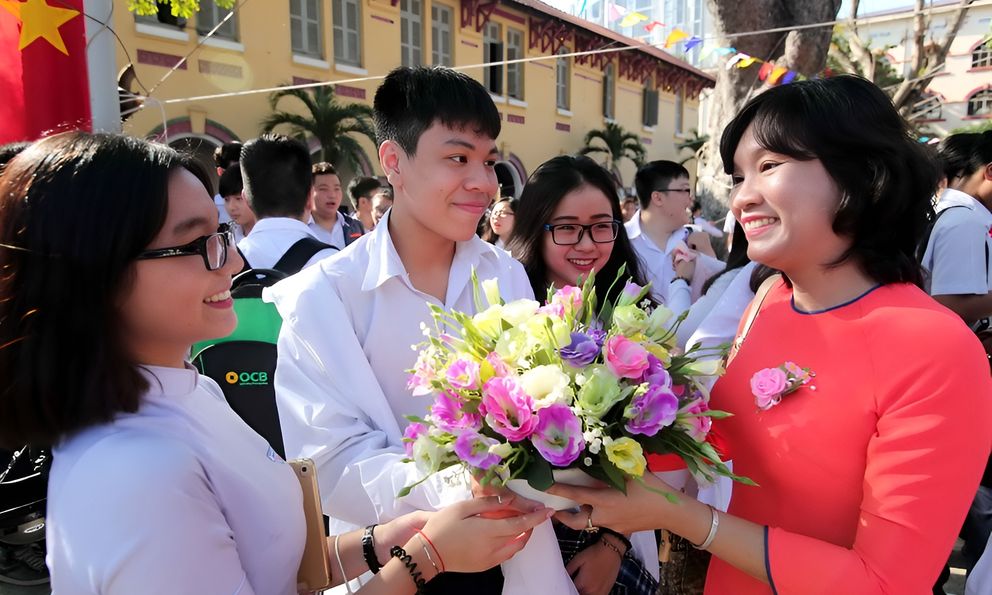 Tin vui: Từ 1/7, lương giáo viên tăng lên 5,31 - 17,15 triệu đồng/tháng, phụ cấp cao nhất tới 80%