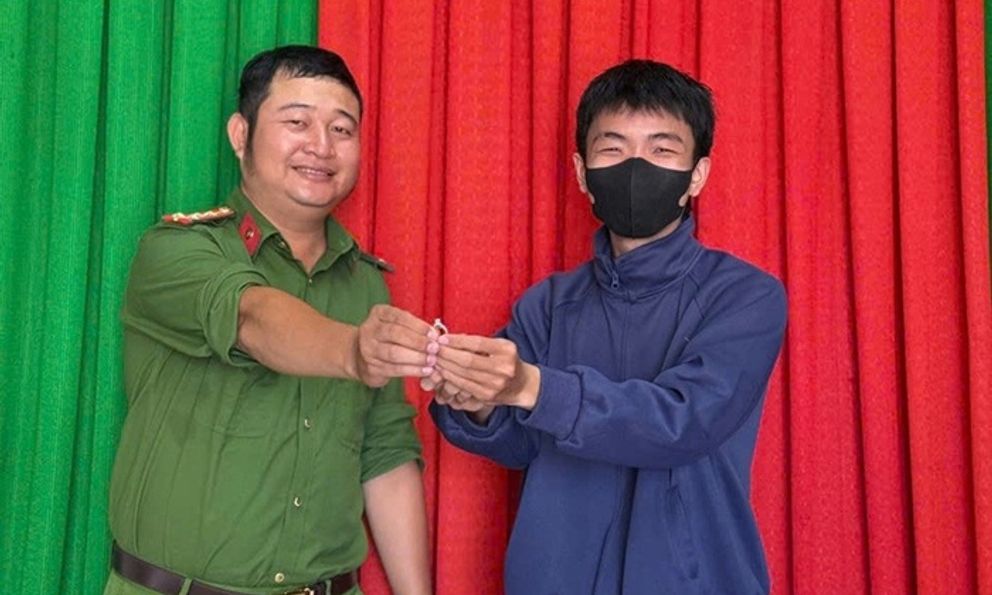 Người đàn ông đánh rơi nhẫn kim cương giá 97 triệu ở siêu thị Lotte: Công an vào cuộc, trích xuất camera truy tìm tung tích