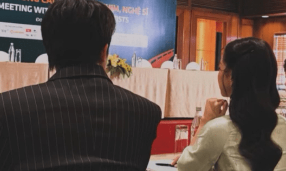 Bắt gặp cặp sao Việt còn nợ cả nước cái kết đẹp công khai tình tứ, ai nhìn cũng tấm tắc “đây chính là hoà bình”