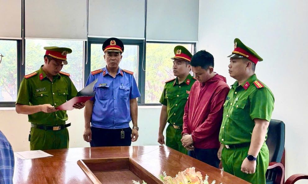 Bắt tạm giam cựu nhân viên ngân hàng Lê Văn Thành SN 1994