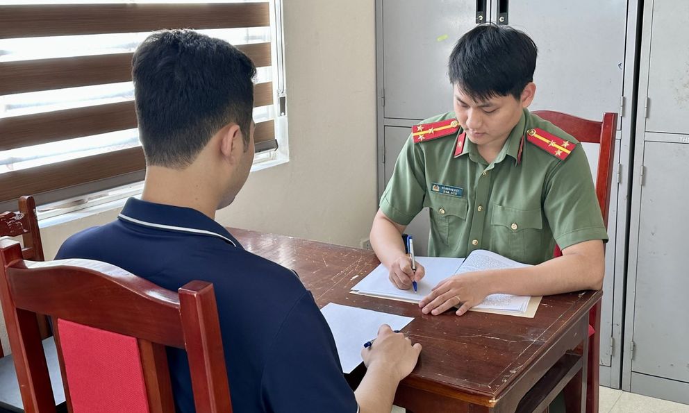 Điều tra loạt giao dịch trên trang B52, Bùi Đình Tăng SN 1988 và Nguyễn Văn Hậu SN 2000 bị khởi tố